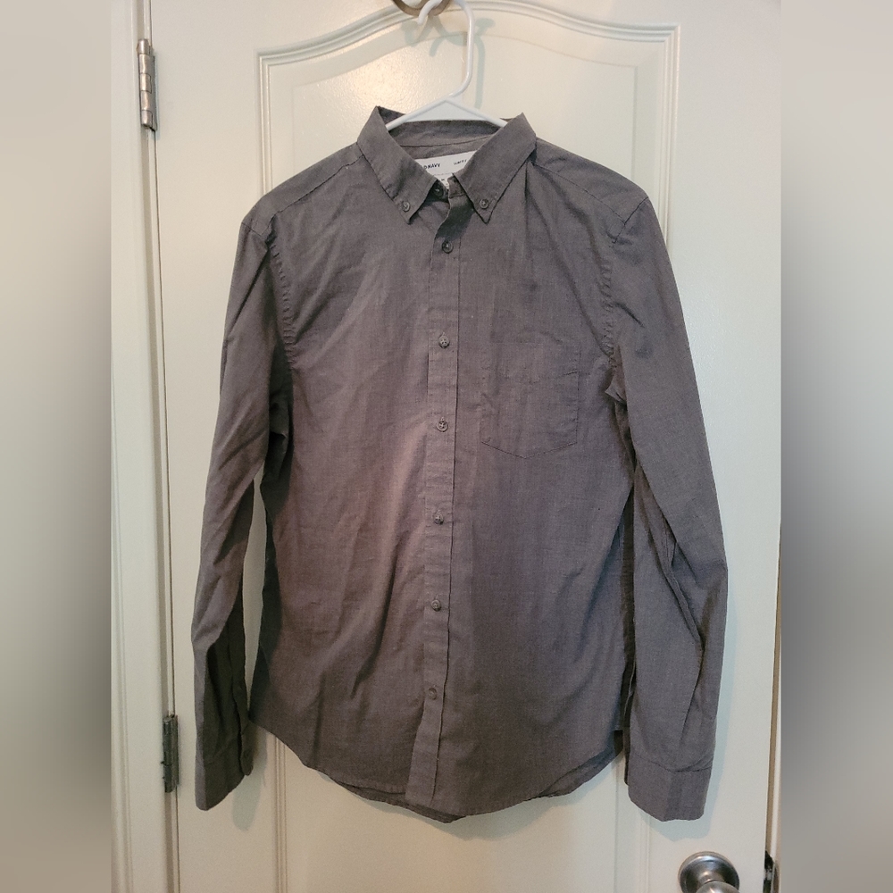 Men's Old Navy grey long sleeved button up shirt, slim fit